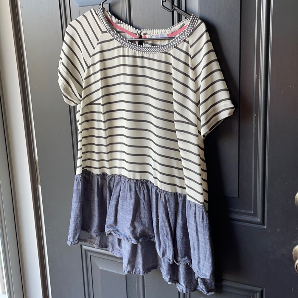 3for$15🍋 NWOT striped shirt and keyhole back